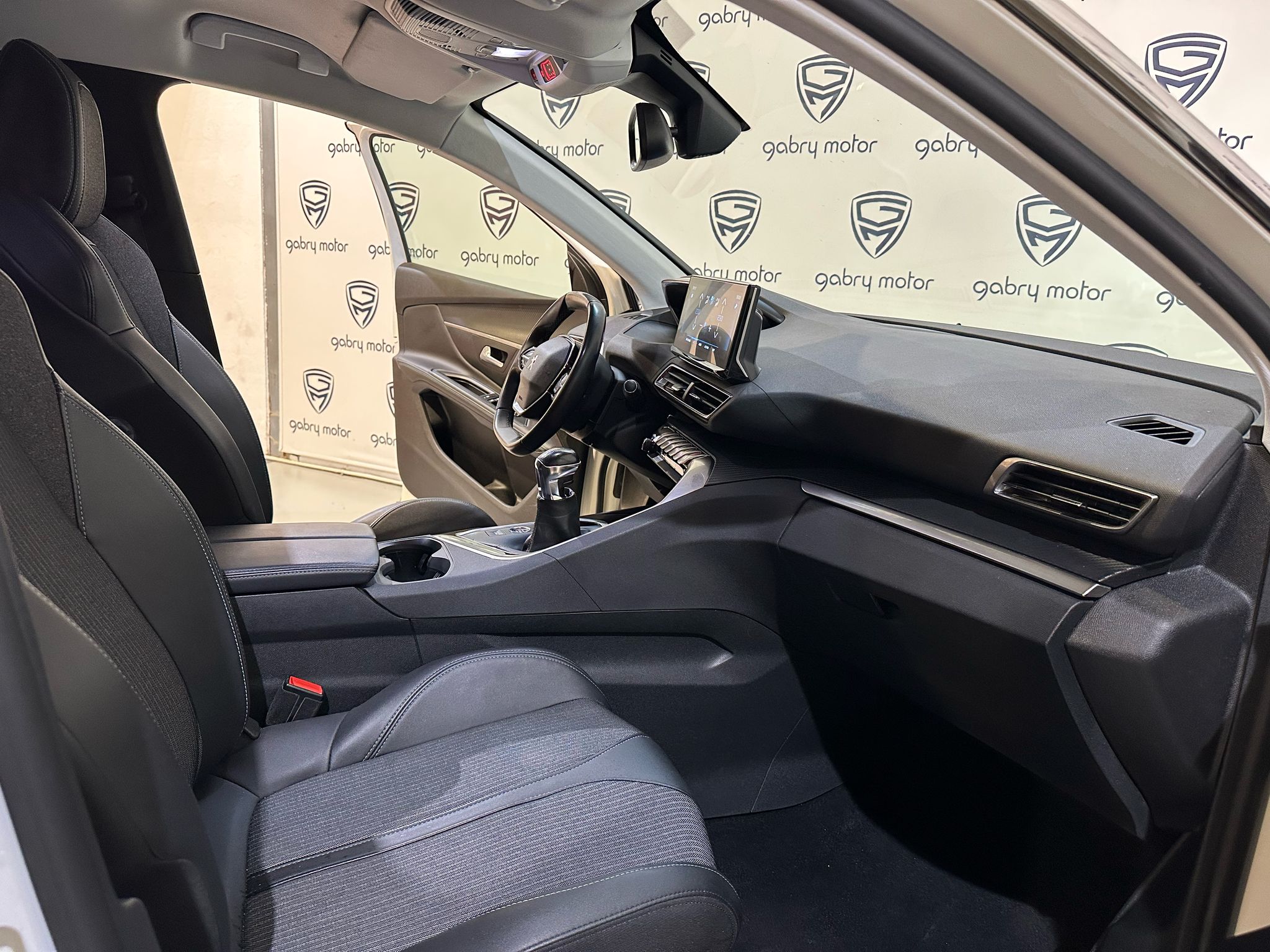 PEUGEOT 5008 1.5 BlueHDI ALLURE PACK
